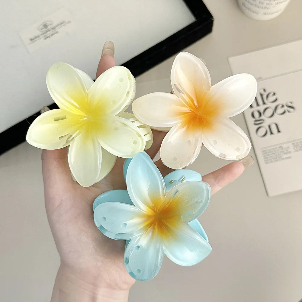 Tropical Blossom Hair Clip – The Floral Touch Your Summer Needs"